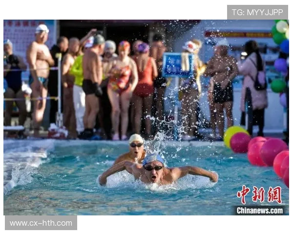 冬泳选手破冰入水画面“冷到屏幕外”