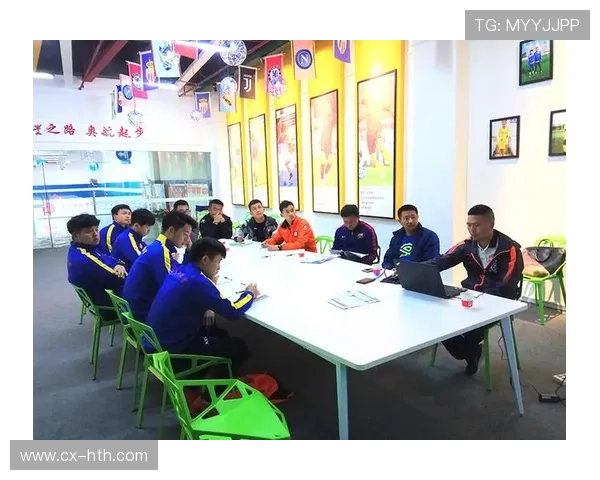 足球青训教练交流会分享成功案例与方法，足球教练培训内容